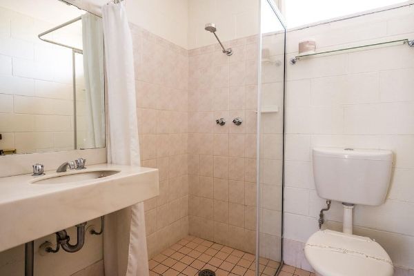 Plainsman Motel (Forbes)